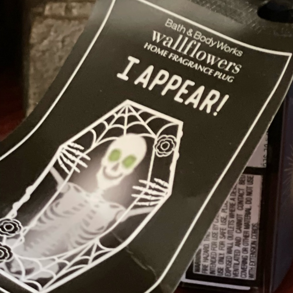 BATH & BODY WORKS NWT Wicked Vanilla Woods Candle & Coffin Wallflowers Plug-In - Picture 12 of 16